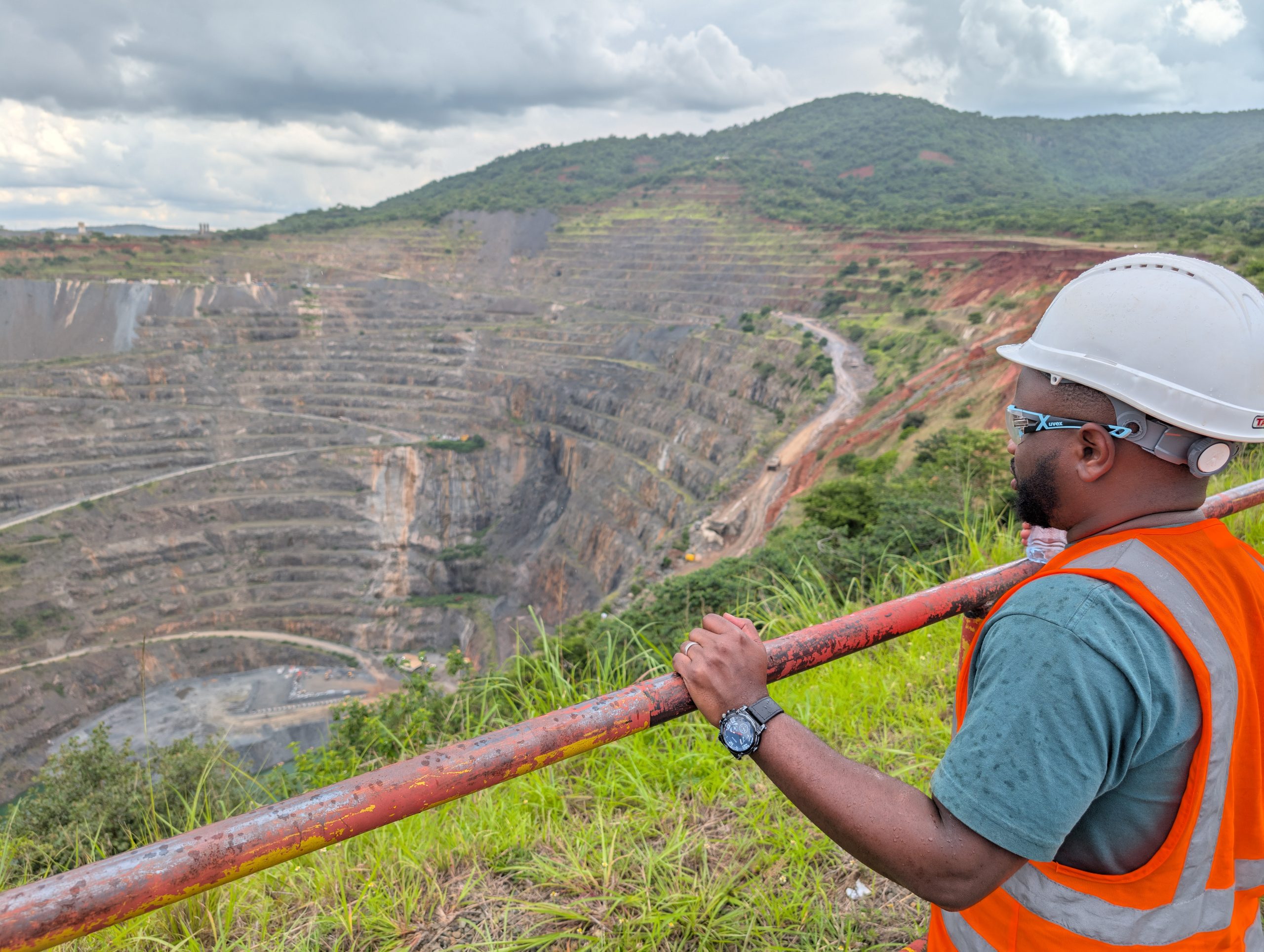 Geomine consultants at an active mining site