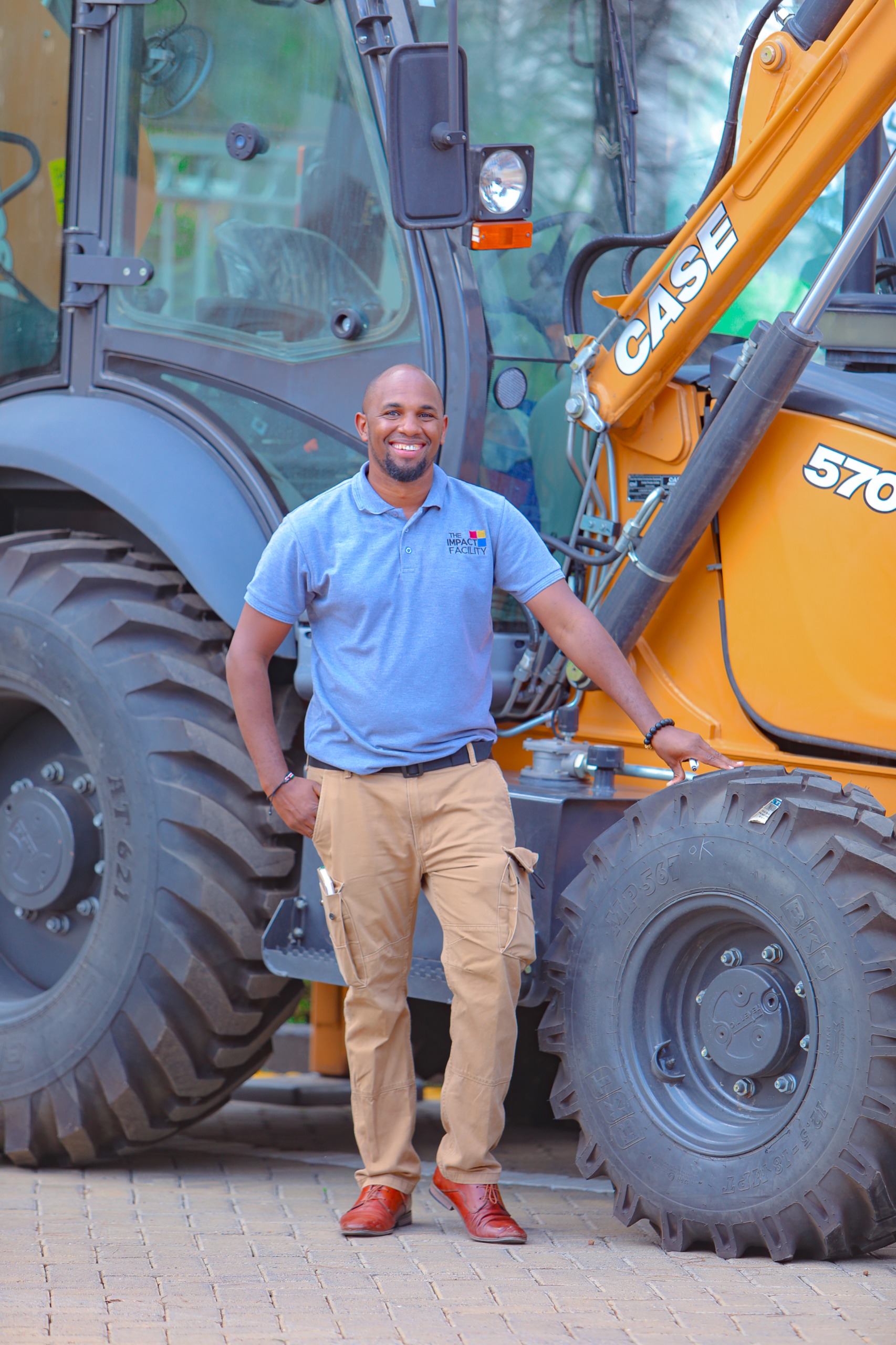 Engineer coordinating OEM demo at an open-pit mine